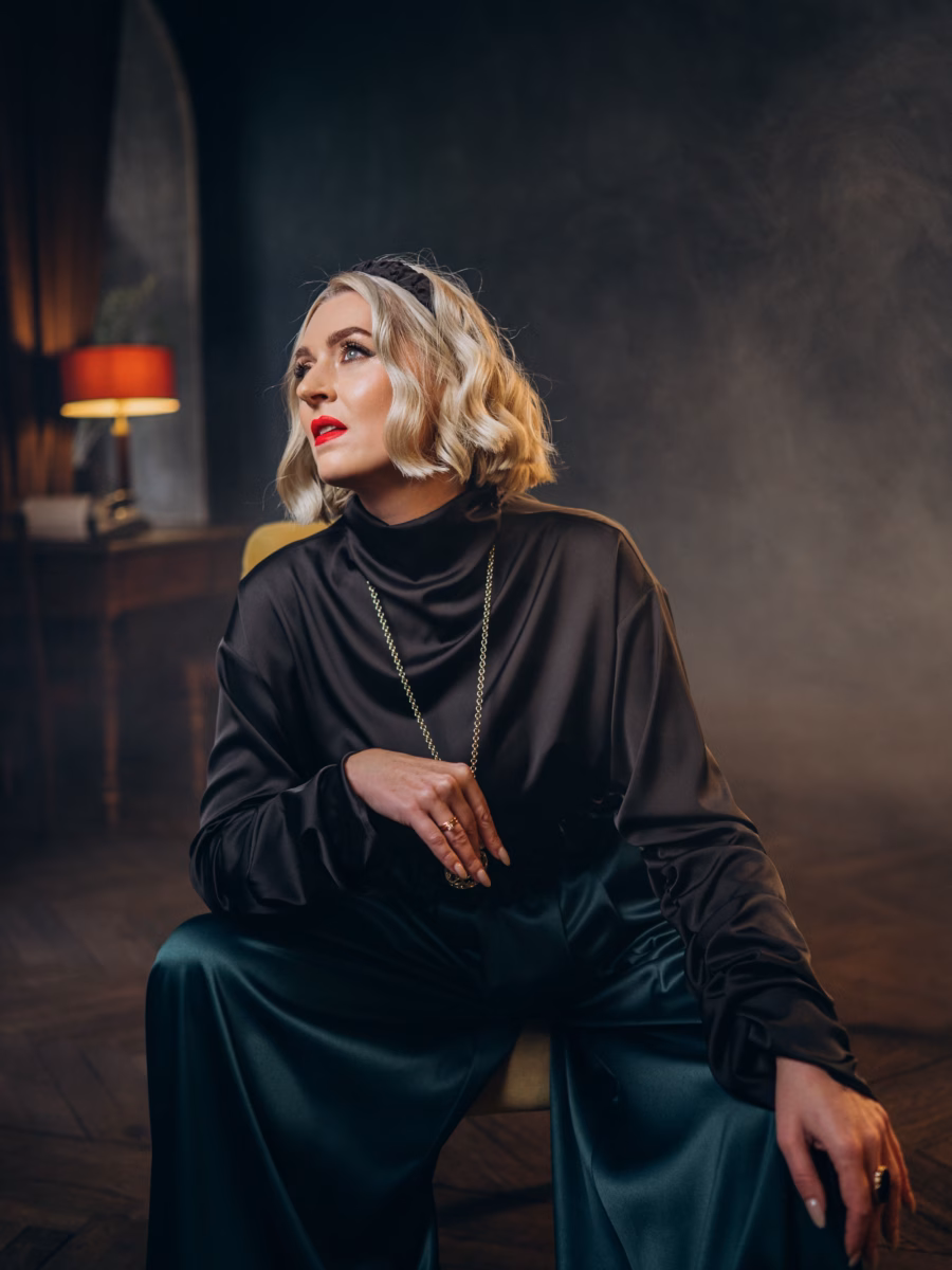 Чорна блуза INGRID