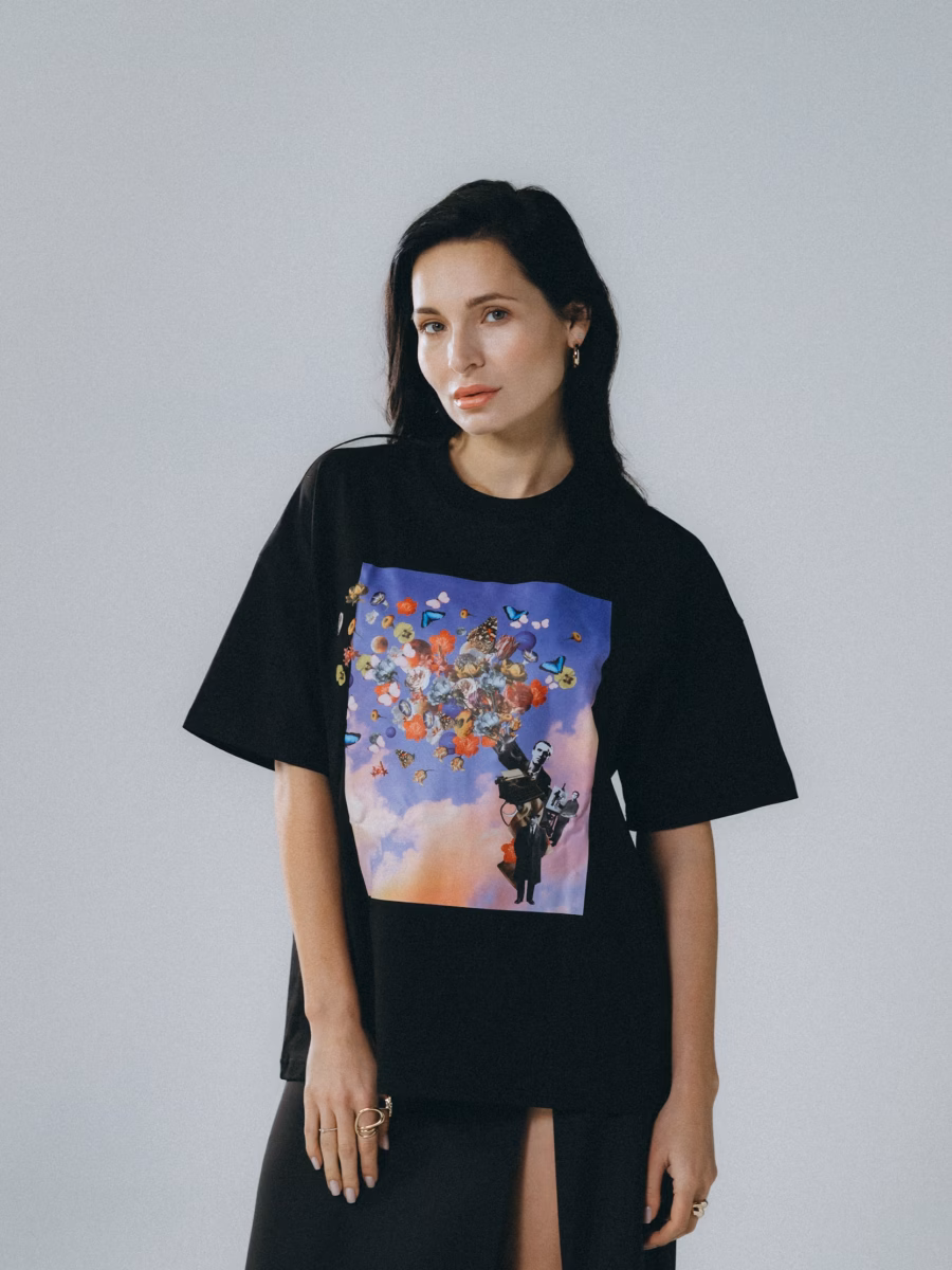 Чорна футболка "Крила"