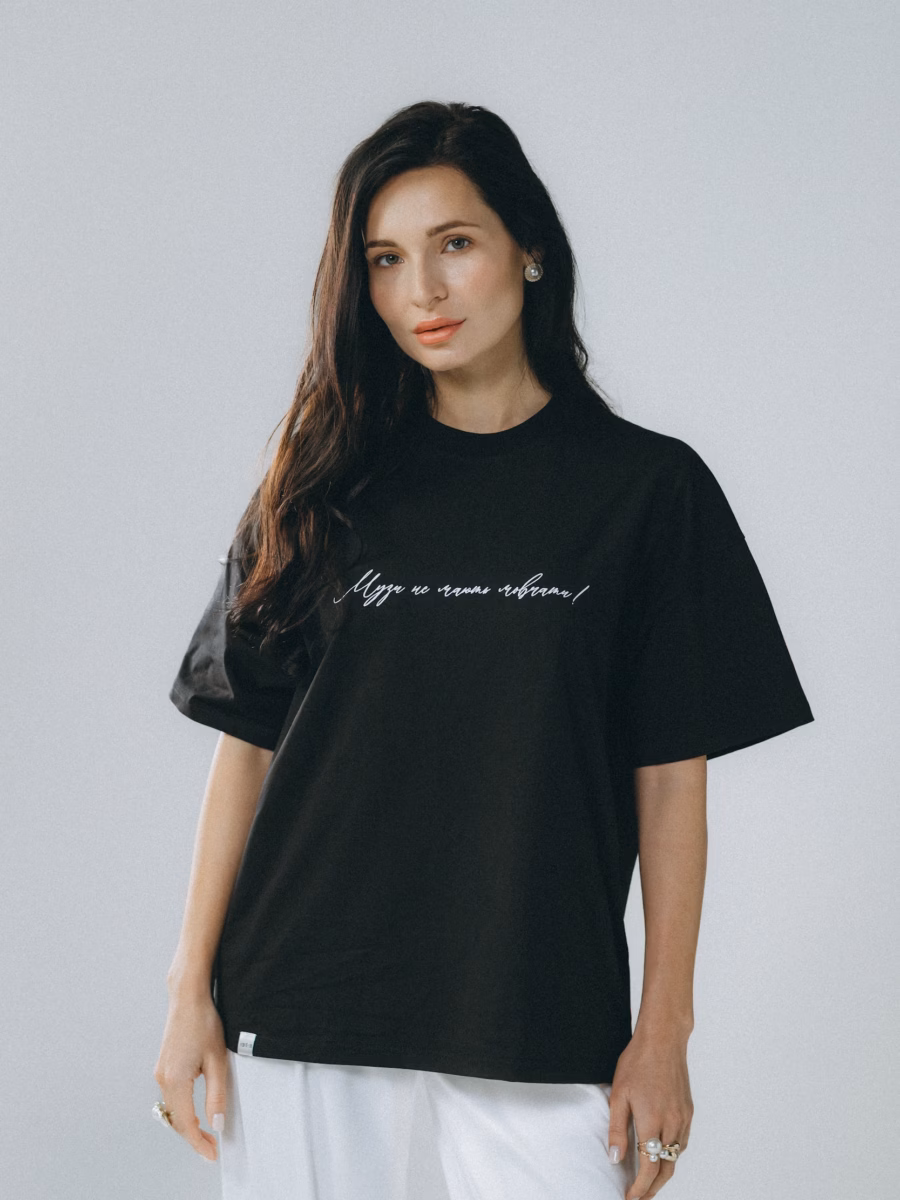 Чорна футболка "Муза"